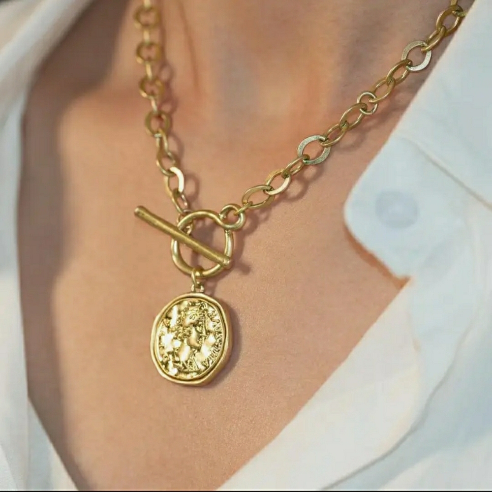 Coin Medallion Pendant Necklace w/ Gold Chain & Dusty!
